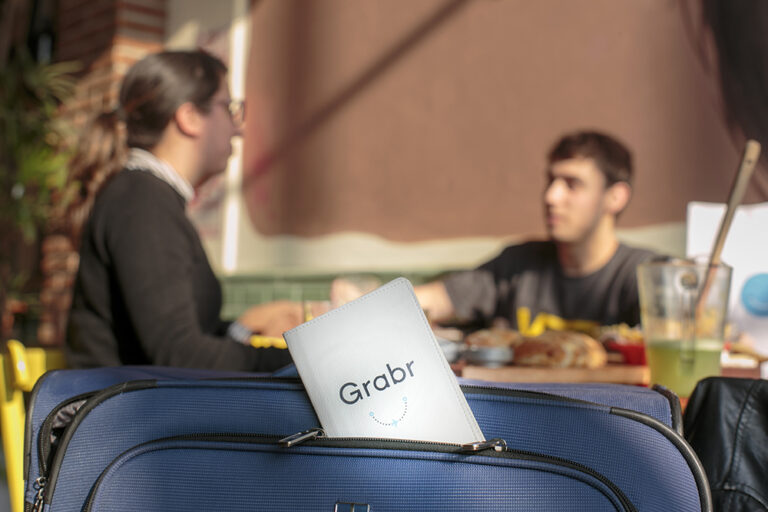 De iPhones a zapatillas: qué compraron los argentinos en el exterior durante 2025