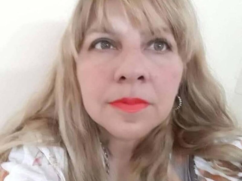 Una flor, una lágrima en el silencio