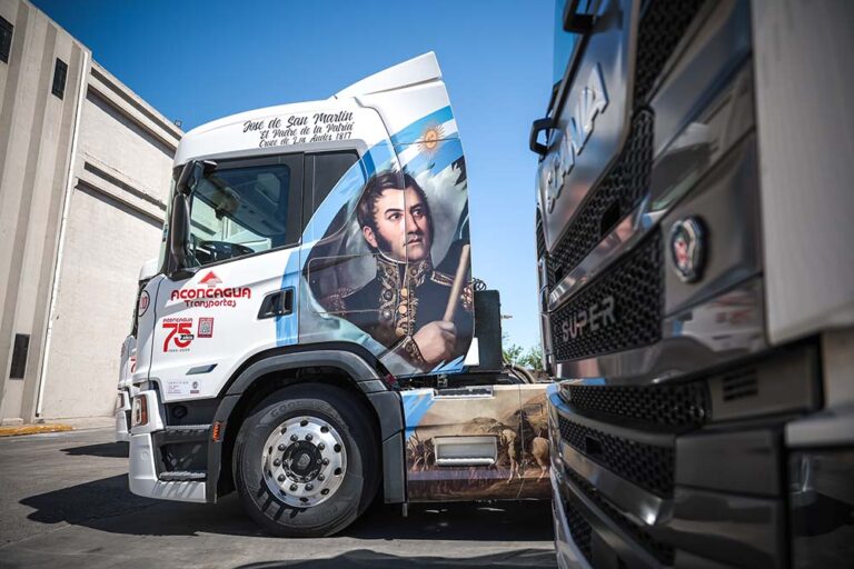 Aconcagua Transportes lleva la historia a la ruta: camiones ploteados con próceres argentinos