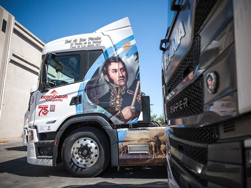 Aconcagua Transportes lleva la historia a la ruta: camiones ploteados con próceres argentinos