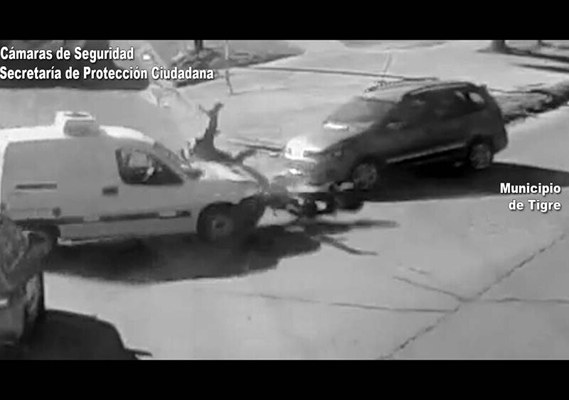 Accidente vial en El Talar terminó con el conductor de una moto volando por las aires: se encuentra fuera de peligro