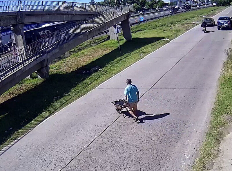 Creaba un microbasural, lo registró una cámara y en menos de una hora fue sancionado