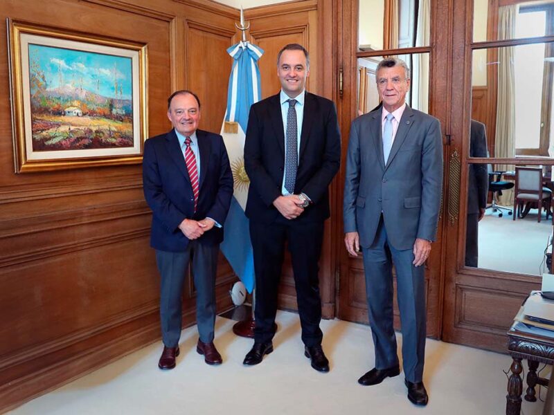 La CAC se reunió con el Jefe de Gabinete Manuel Adorni