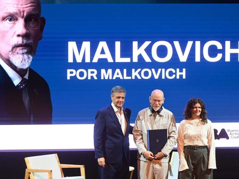 La Ciudad distinguió a John Malkovich como Huésped de Honor