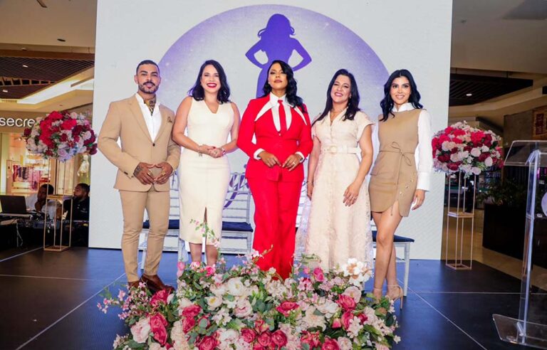 Dra. Tammy Toribio participa en el panel “Mujer de Pie”, celebrado en el Atrio Central de Downtown Center