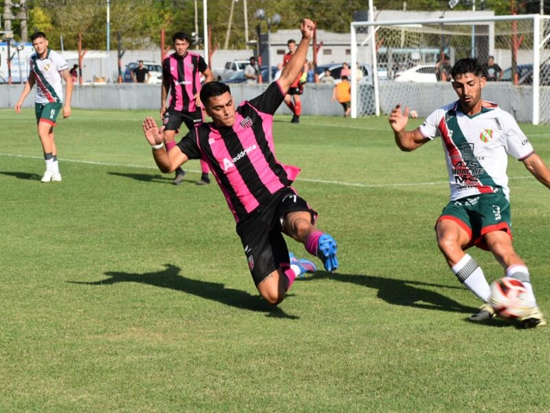 Atlético Escobar logró su primer punto en el Federal tras empatar contra Sportivo Las Parejas