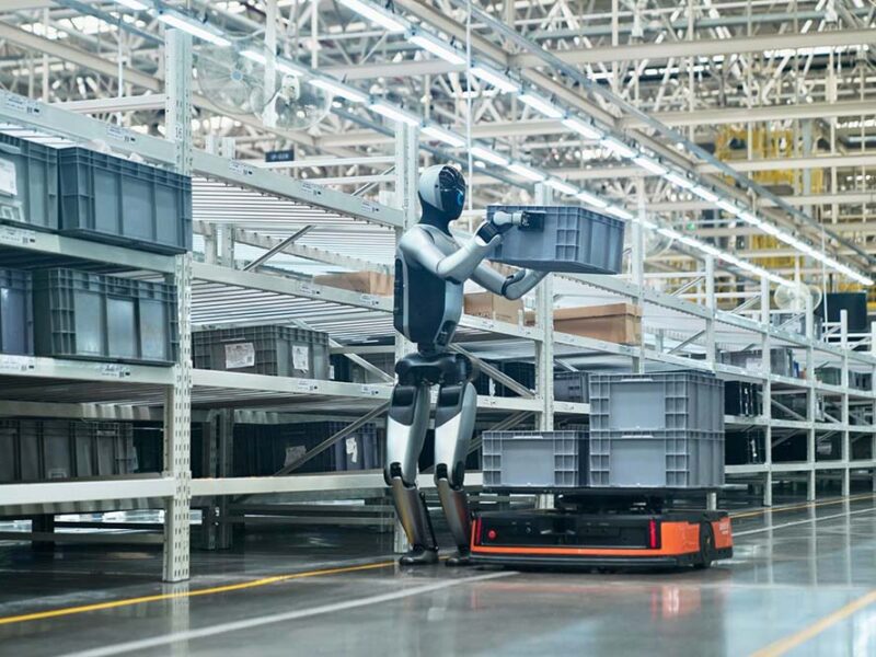 Cómo funciona la empresa argentina que entrena robots humanoides para trabajos industriales pesados