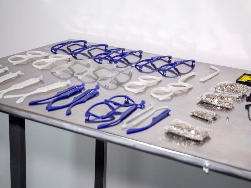 eciclaje con impacto real: una Fundación convierte tapitas plásticas en anteojos gratuitos para quienes no pueden pagarlos