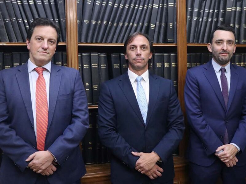 ¿Quiénes son los tres abogados argentinos detrás de la victoria en el juicio por YPF?