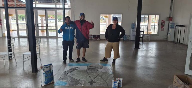 A un año de su fallecimiento, inauguran dos murales en homenaje al papa Francisco con foco en arte y durabilidad urbana