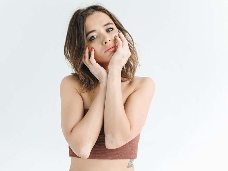 La era del anti-perfeccionismo: por qué la “belleza imperfecta” conecta más (y qué deben cambiar las marcas)