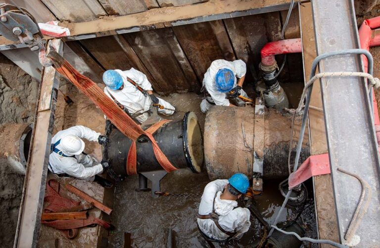 AySA está finalizando la reparación de una importante cañería en San Fernando