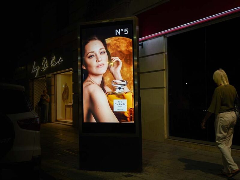 La batalla por la atención se muda a la calle: el DOOH crece y marca tendencia