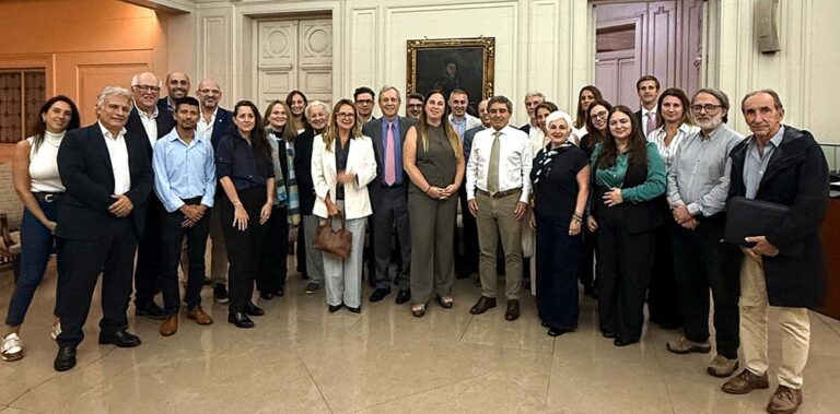 La Ciudad de Buenos Aires y asociados de CAEMe firman convenio para impulsar la investigación clínica en hospitales públicos