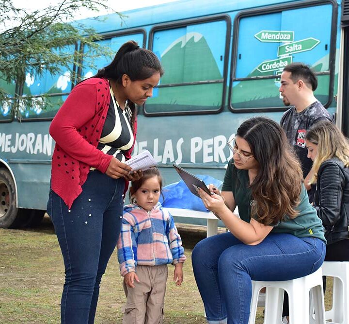 El colectivo sanitario sigue recorriendo el país: esta vez brindó atención médica gratuita en Santiago del Estero
