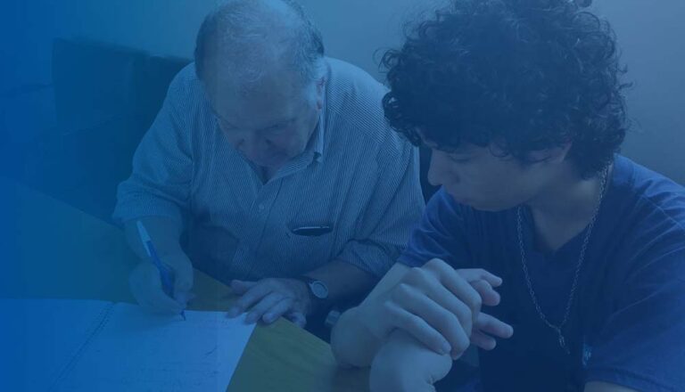 Abren inscripciones a becas gratuitas para jóvenes que buscan crear su propio trabajo