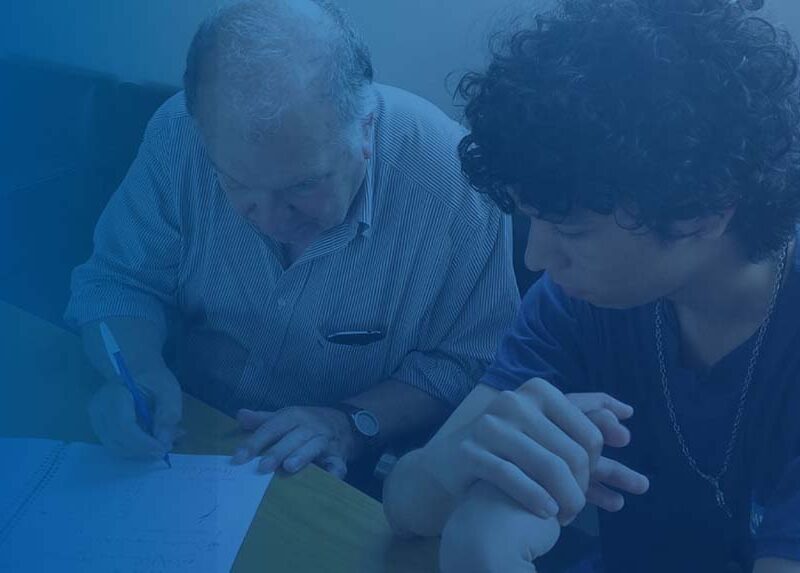 Abren inscripciones a becas gratuitas para jóvenes que buscan crear su propio trabajo