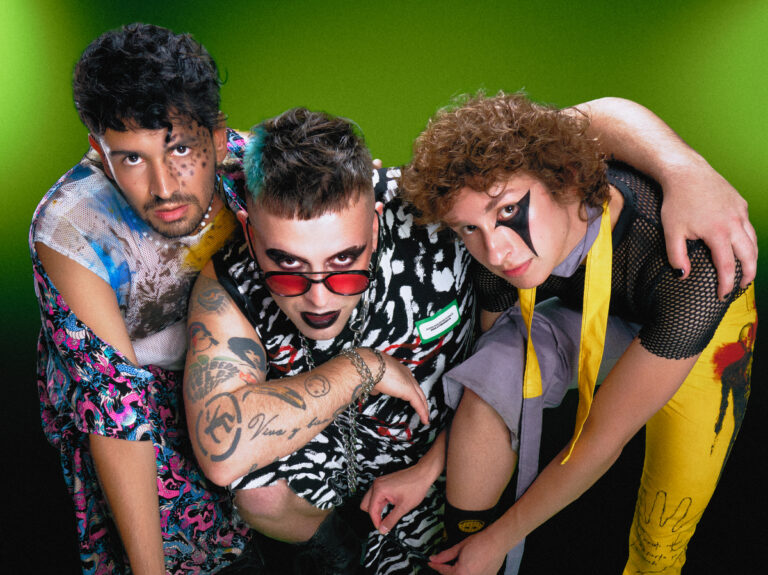 Hollywood Bungalows: El desierto y la transformación en su nuevo álbum “Cerca del Fin”