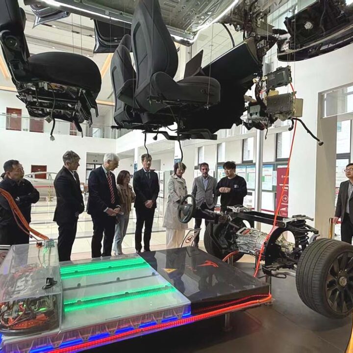 La Facultad de Ingeniería de la UNLP profundiza su colaboración con universidades chinas en electromovilidad y energías renovables