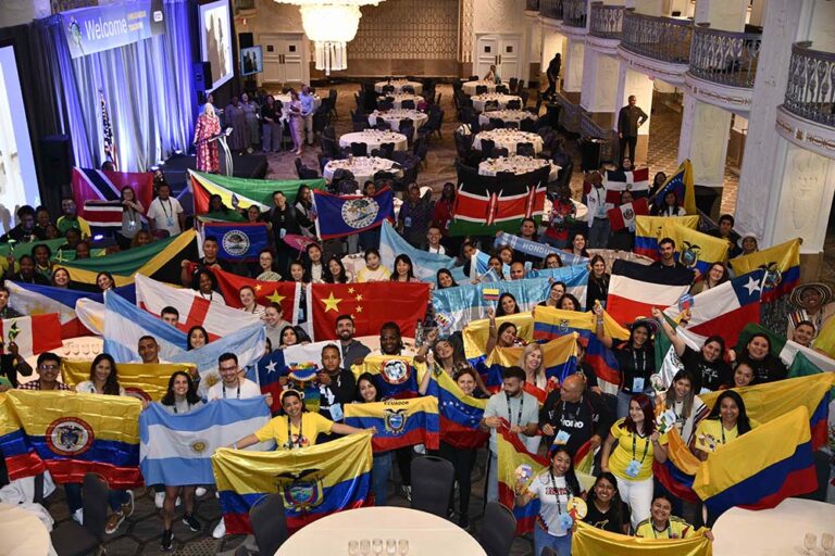 ¿Menos alumnos? Más oportunidades: cómo los docentes argentinos reinventan su carrera en el exterior