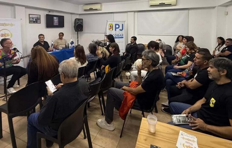 Norman Engel presentó “Historias en el éter”