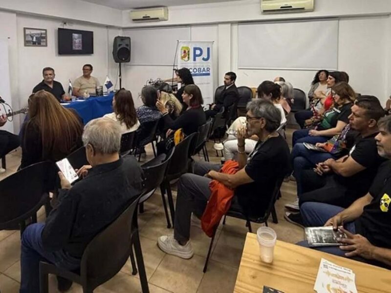 Norman Engel presentó “Historias en el éter”