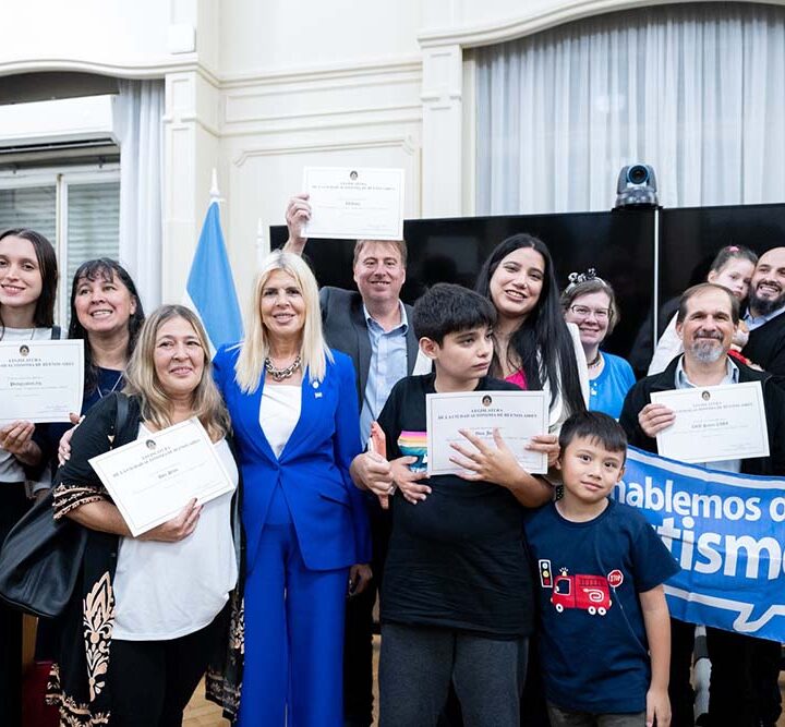 Organizaciones por el autismo fueron reconocidas en la Legislatura y reclamaron estadísticas y políticas públicas