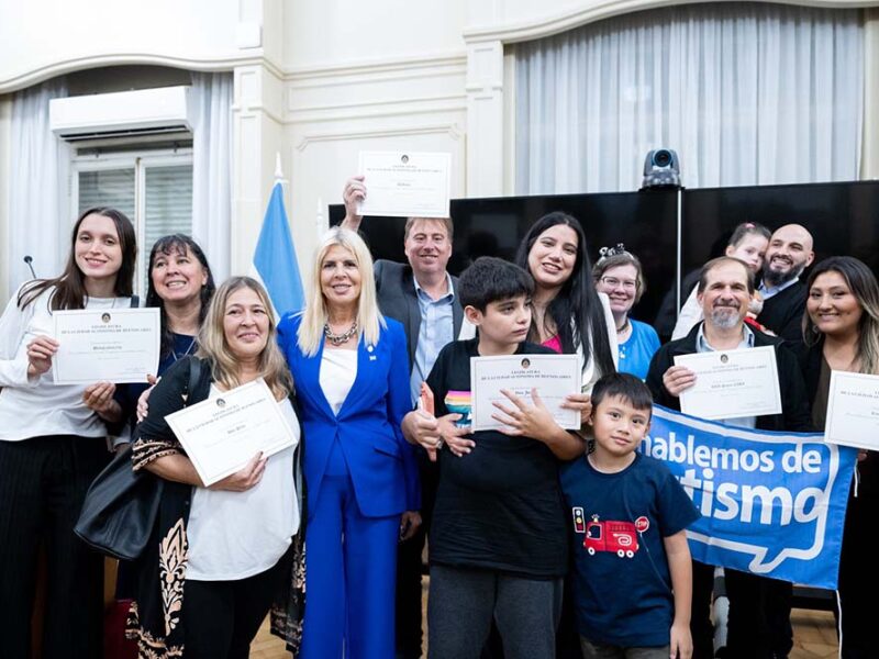 Organizaciones por el autismo fueron reconocidas en la Legislatura y reclamaron estadísticas y políticas públicas