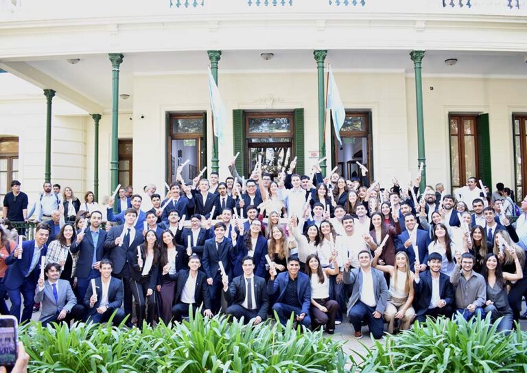Orgullo platense: más de 90 nuevos profesionales de Ingeniería para el desarrollo del país