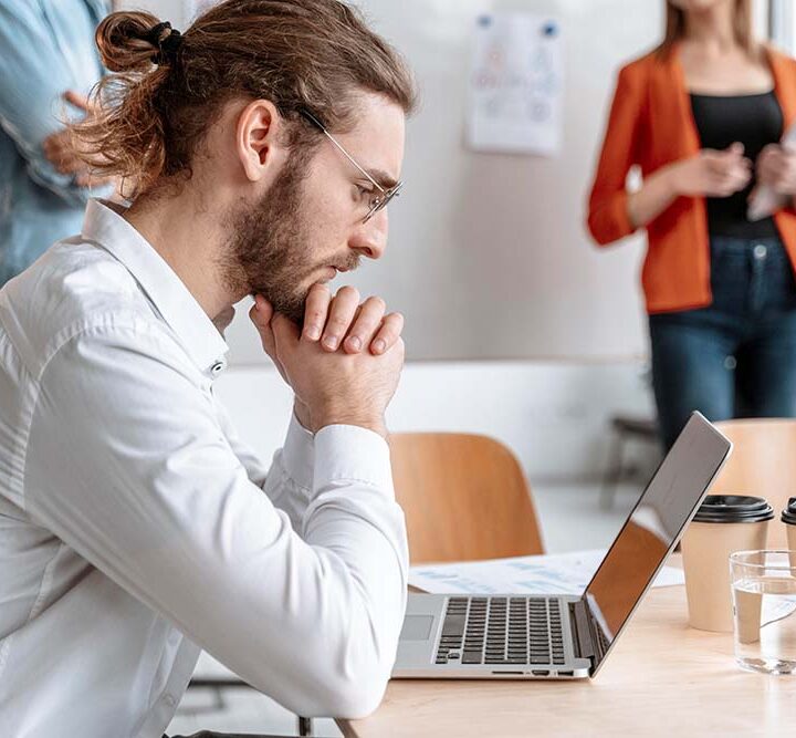 En Redes Sociales las conversaciones sobre el trabajo priorizan habilidades y adaptación profesional cuando se habla de IA y empleo
