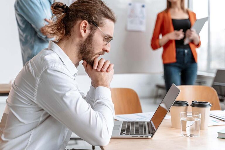 En Redes Sociales las conversaciones sobre el trabajo priorizan habilidades y adaptación profesional cuando se habla de IA y empleo