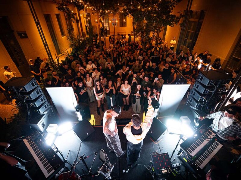 Tuli y Desakta2 presentaron su primera colaboración en vivo en un showcase íntimo