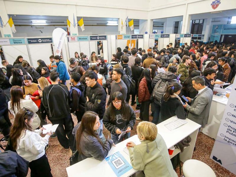 Más de 2100 jóvenes participaron de la Expo Empleo Barrial, edición juventud, con más de 600 ofertas laborales y 31 empresas en stand.