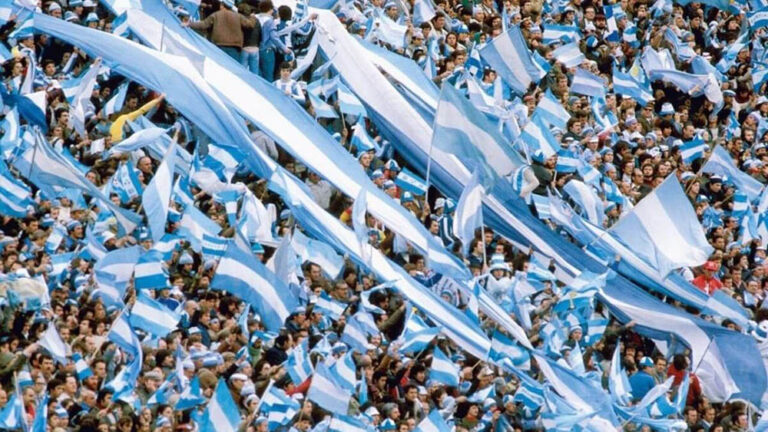 Según un estudio de Booking.com, casi 6 de cada 10 argentinos viajarían para ver un partido fútbol