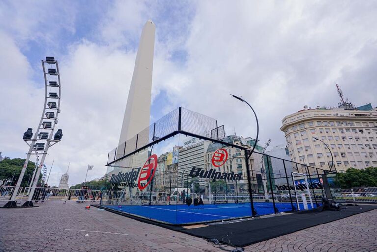 Bullpadel hace historia: el pádel llega al Obelisco con una cancha única en el corazón de Buenos Aires