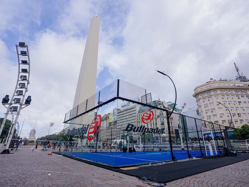 Bullpadel hace historia: el pádel llega al Obelisco con una cancha única en el corazón de Buenos Aires
