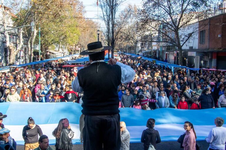 La Ciudad celebra el 25 de Mayo con folklore, comidas típicas y actividades culturales en distintos barrios