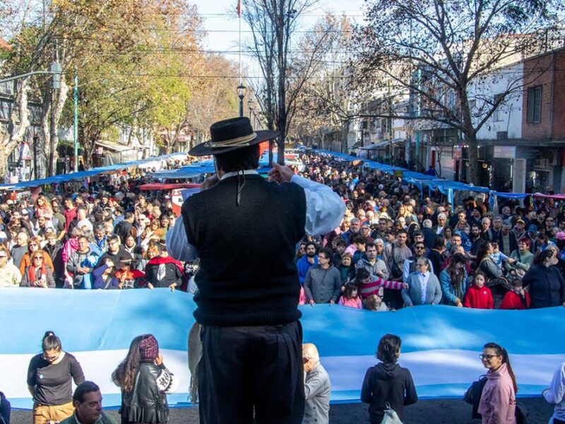 La Ciudad celebra el 25 de Mayo con folklore, comidas típicas y actividades culturales en distintos barrios
