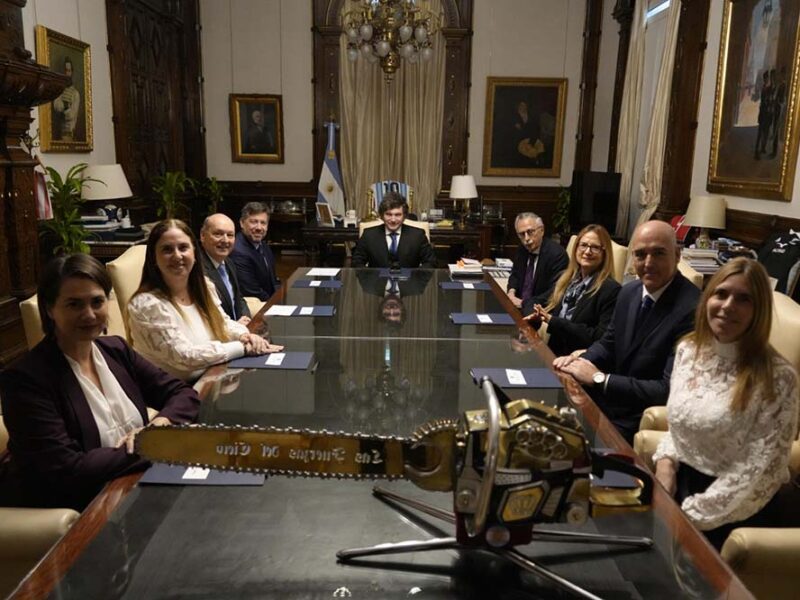 El Ministerio de Salud de la Nación y CAEMe, con la presencia del presidente, Javier Milei, anuncian una agenda de inversión de US$ 8.000 millones para investigaciones clínicas en el país