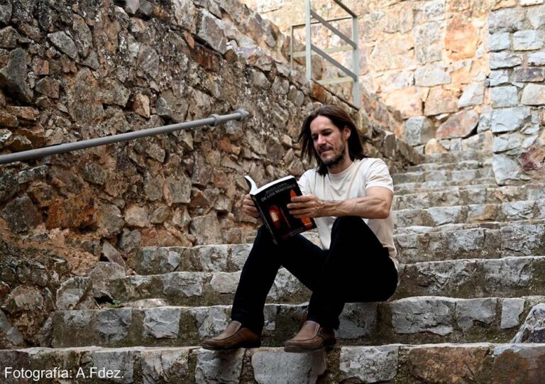 El escritor español Luis Chacón de la Torre: “Los sucesos históricos se cuentan como interesan”