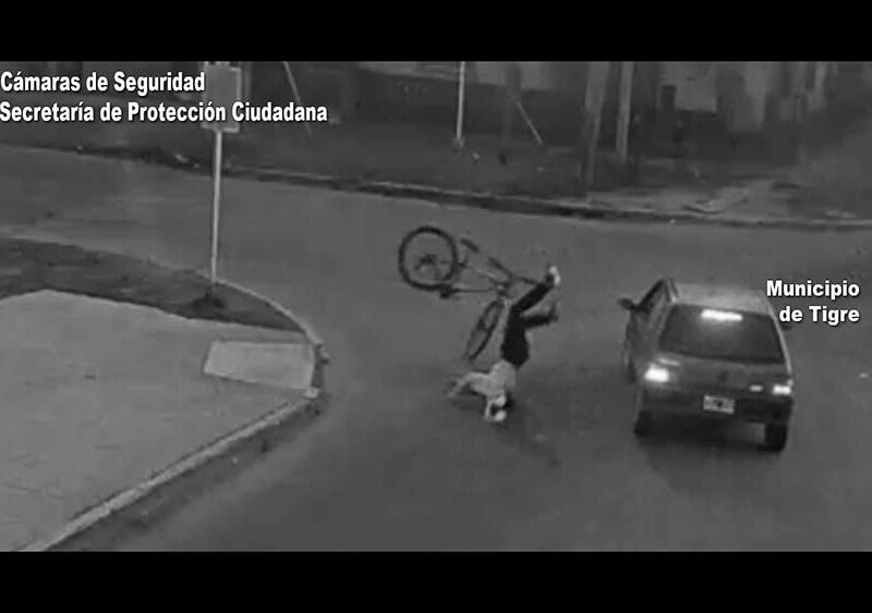 Ciclista cruzó de manera imprudente y fue atropellado por un automóvil en General Pacheco: está fuera de peligro