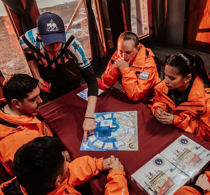 “La épica no alcanza”: Argentinos viajaron de Entre Ríos a la Base Marambio para probar un juego de mesa sobre la logística antártica argentina