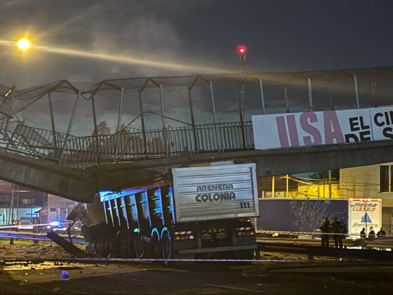 Escobar: corte total en Panamericana en ambos sentidos por la caída de un puente peatonal