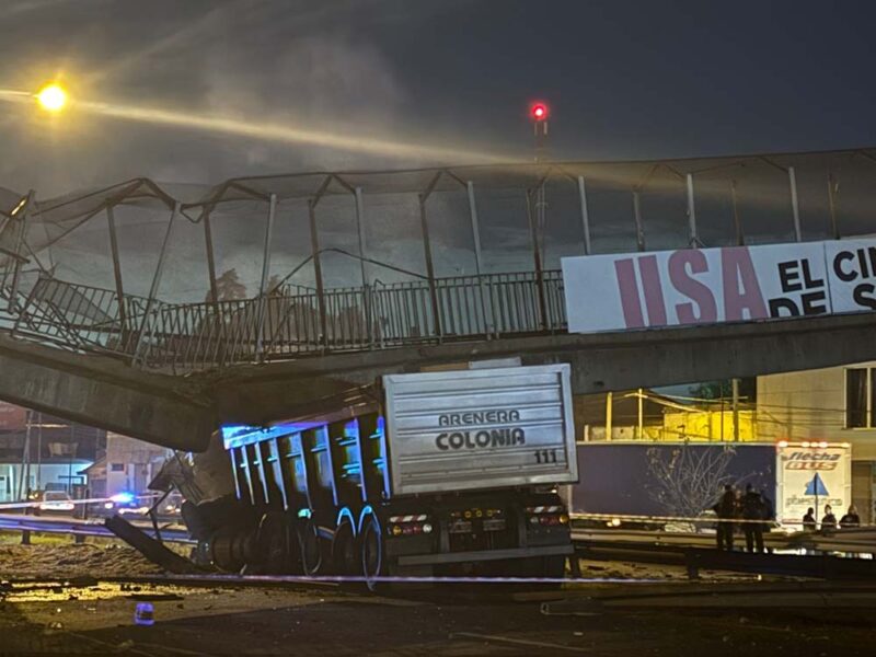 Escobar: corte total en Panamericana en ambos sentidos por la caída de un puente peatonal