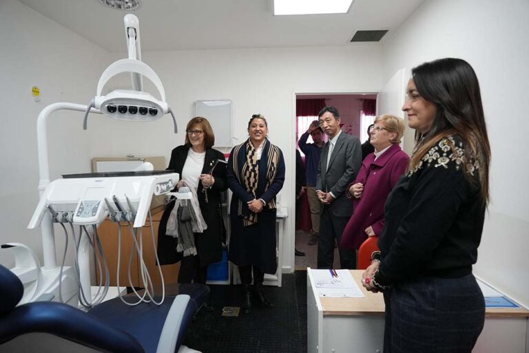 La Embajada del Japón en Argentina realizó una histórica donación de equipo odontológico para Santa Cruz