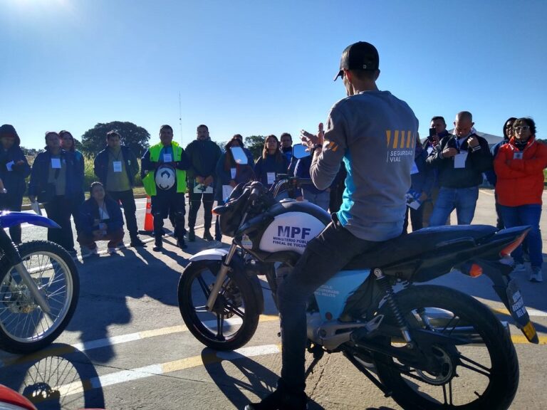 Licencias más exigentes: la ANSV lanza una matrícula nacional para instructores de motos
