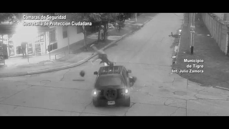 Imágenes sensibles de una motociclista que voló por el aire luego de un fuerte accidente vial en Don Torcuato
