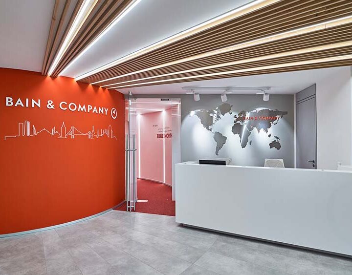 Bain & Company invierte en OpenAI Deployment Company: una empresa dedicada a la implementación de IA a escala empresarial