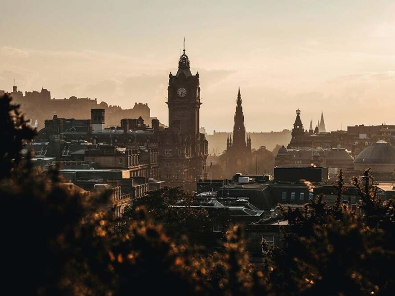 Outlander y la ruta del whisky: VIETUR lanza un viaje grupal por el corazón de Escocia inspirado en la serie y su cultura ancestral
