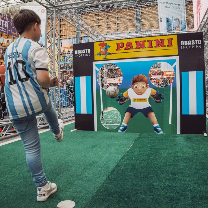 Panini presenta su famoso álbum del mundial en shoppings de Buenos Aires